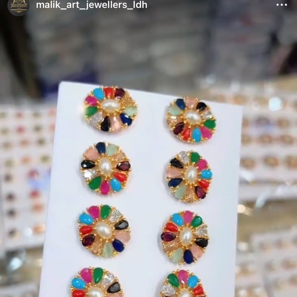 Suits and jewelry - Picture 4 of 4